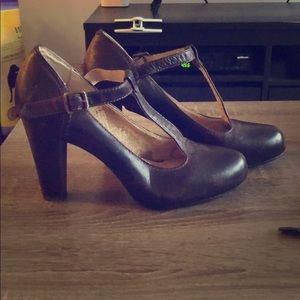 FRYE T-Strap 4 inch chunky heel 7M worn twice!